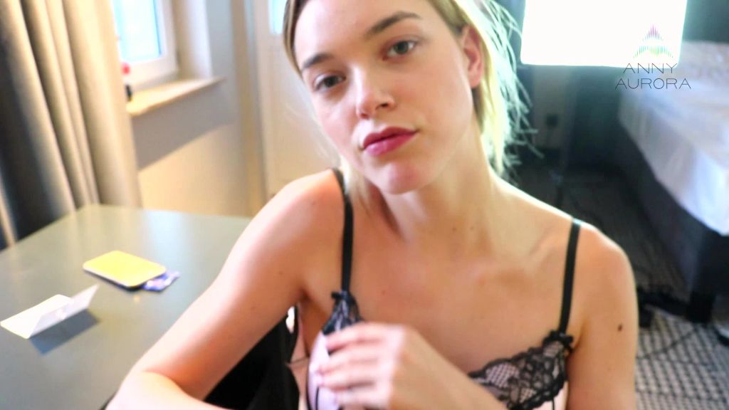 sexy foto nr. 5 von Böse! Fick mit mir, die Arbeit kann warten! | Anny Aurora