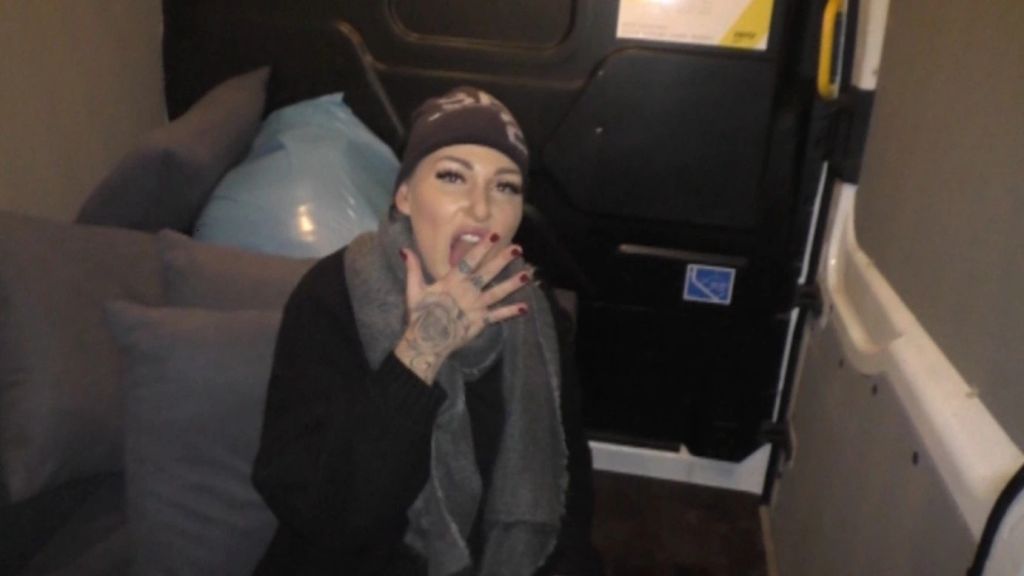 sexy foto nr. 9 von Dreist im Transporter abgefickt