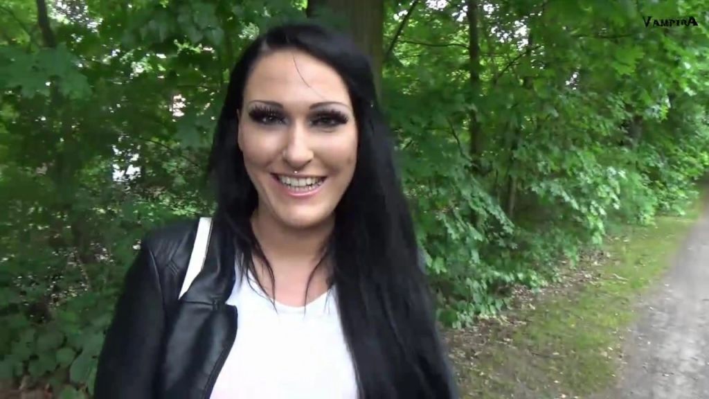 sexy foto nr. 2 von riskanter Public User Piss