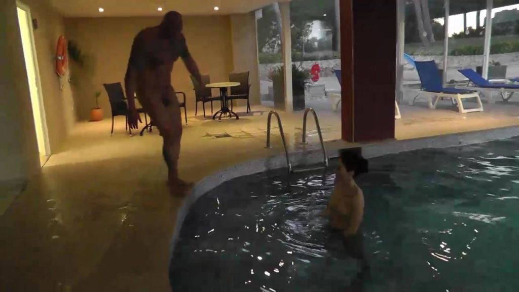 sexy foto nr. 3 von Im Schwimmbad abgeblasen
