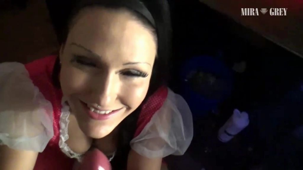 sexy foto nr. 7 von Sperma Walk im Dirndl