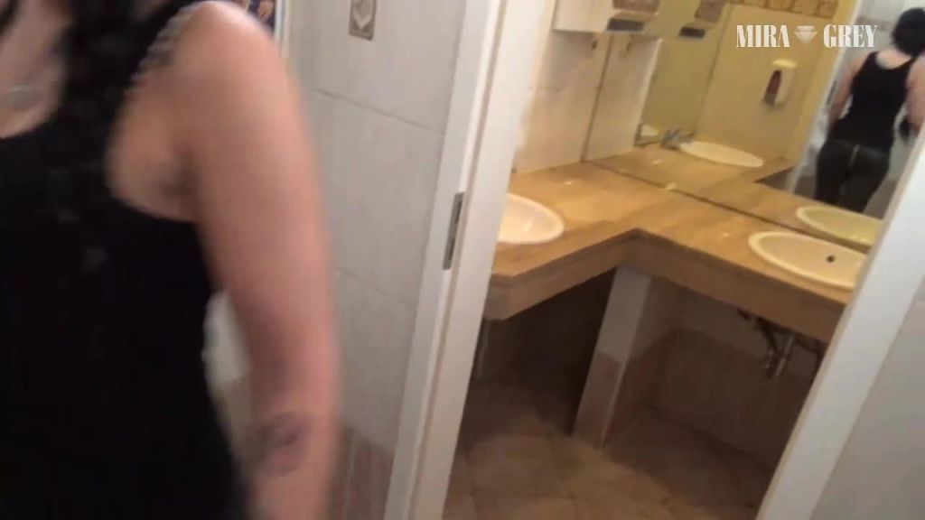 sexy foto nr. 2 von frecher Piss !