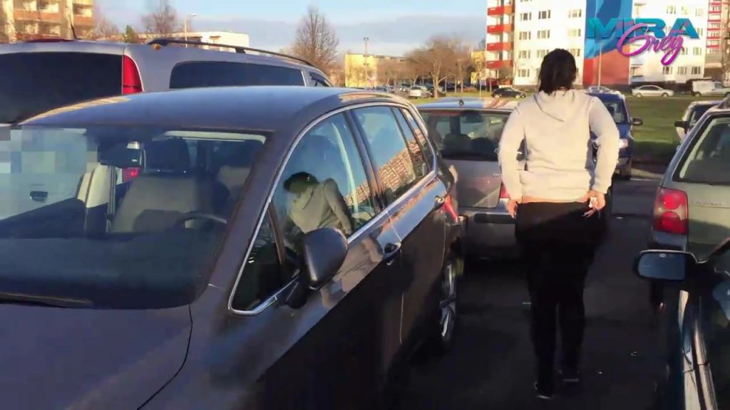 sexy foto nr. 3 von Mitten in der Stadt gepisst