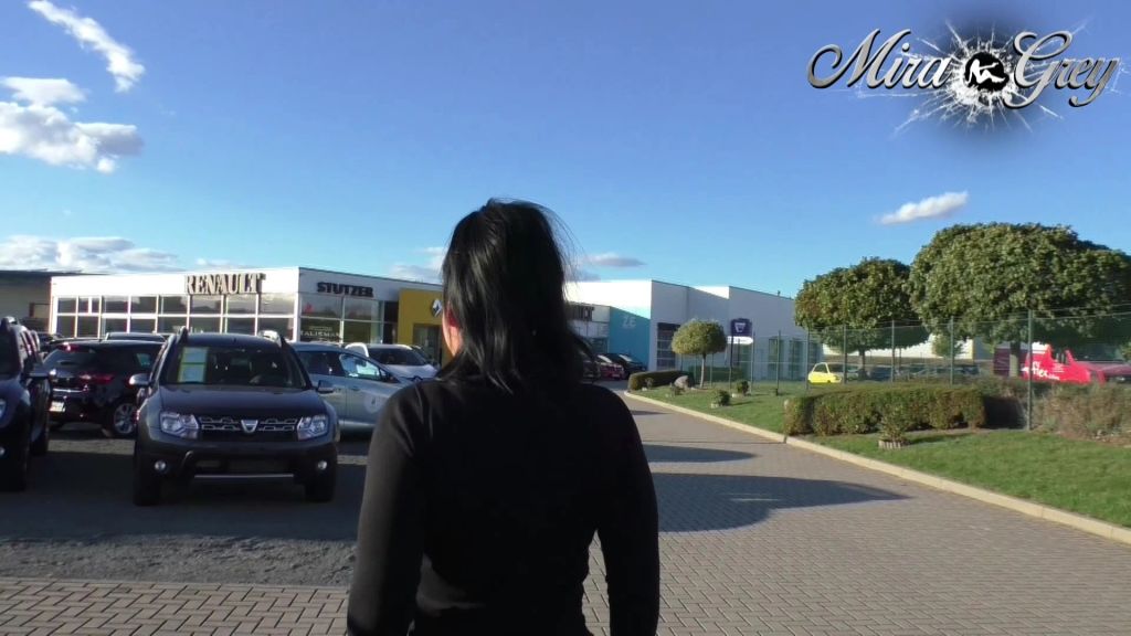 sexy foto nr. 4 von Public Piss im Autohaus!