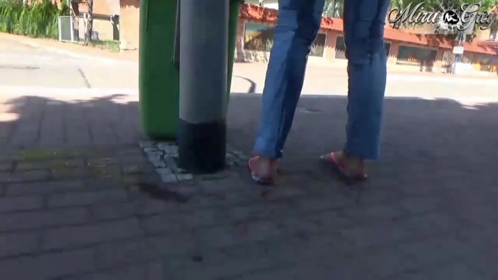 sexy foto nr. 10 von BEST OF - anpissen - rumpissen - einpissen!