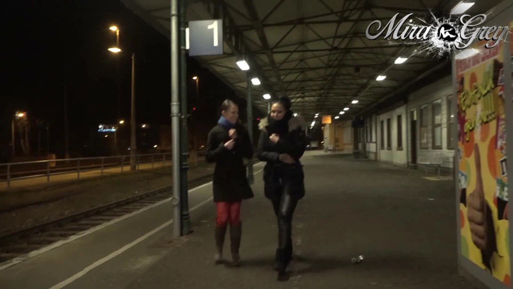 sexy foto nr. 1 von Perversling reingelegt! Public Piss