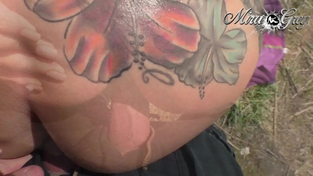 sexy foto nr. 8 von Spanner spritzt mir in die Muschi - Public!