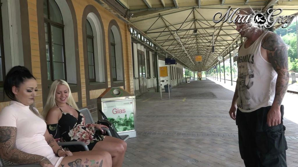 sexy foto nr. 2 von Sperma Dusche mitten auf dem Bahnhof! krassester Public!