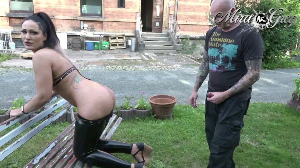 sexy foto nr. 4 von gierige Wetlook Bitch - Public XXL Facial !