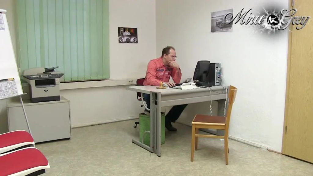 Sex Krieg im Autohaus - grenzwertig heftig gefickt!