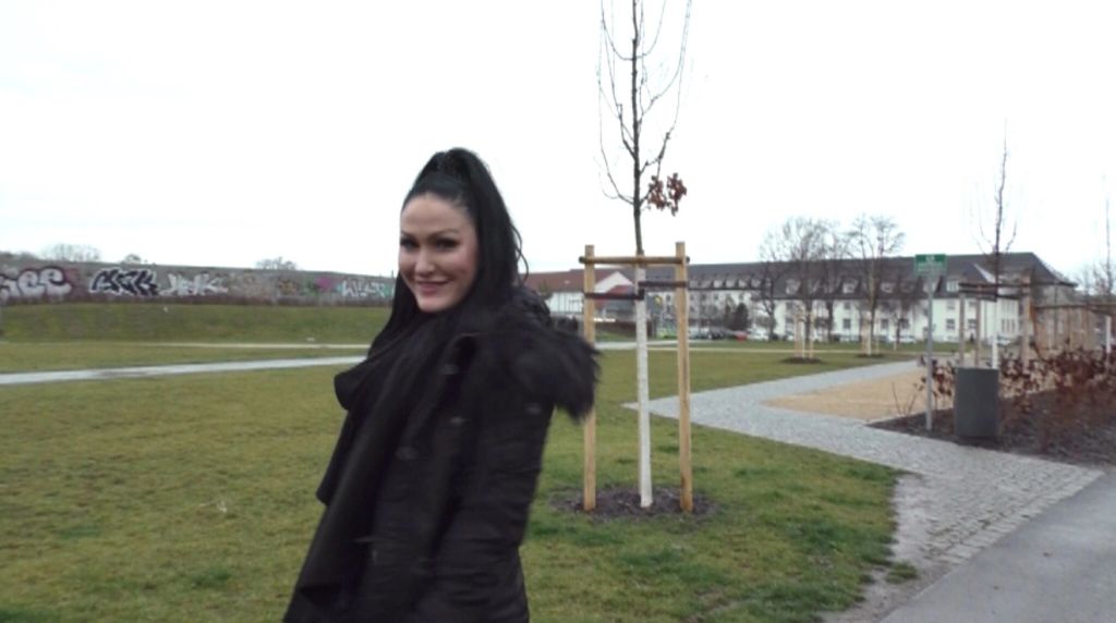 Im Park aufgerissen - dann Arsch aufgerissen !!