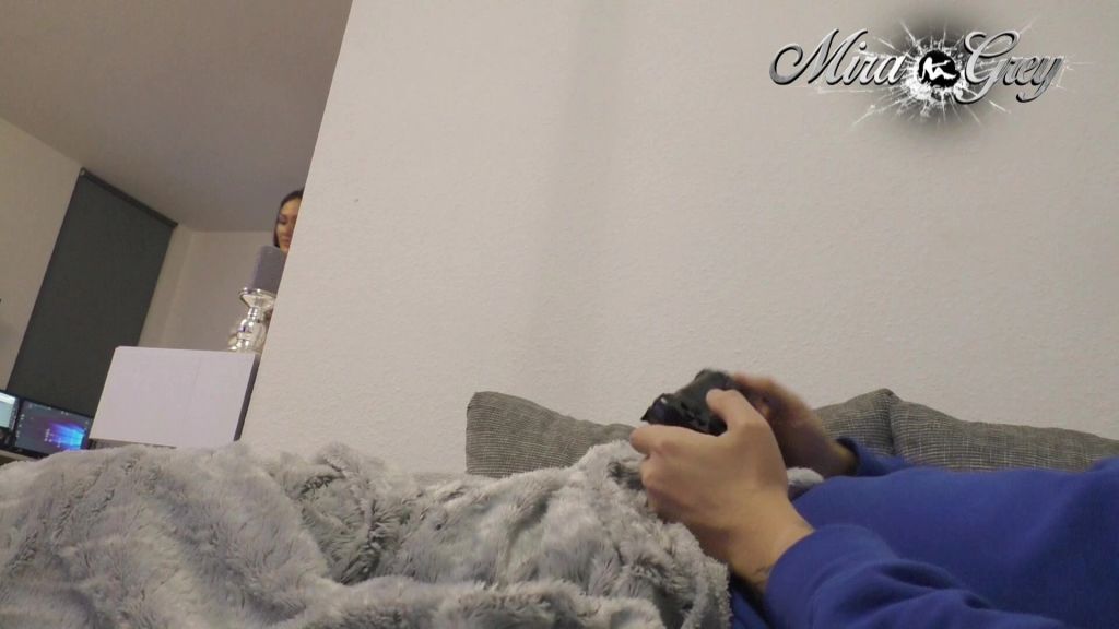 sexy foto nr. 2 von Zocken und Abspritzen? Der Männertraum!