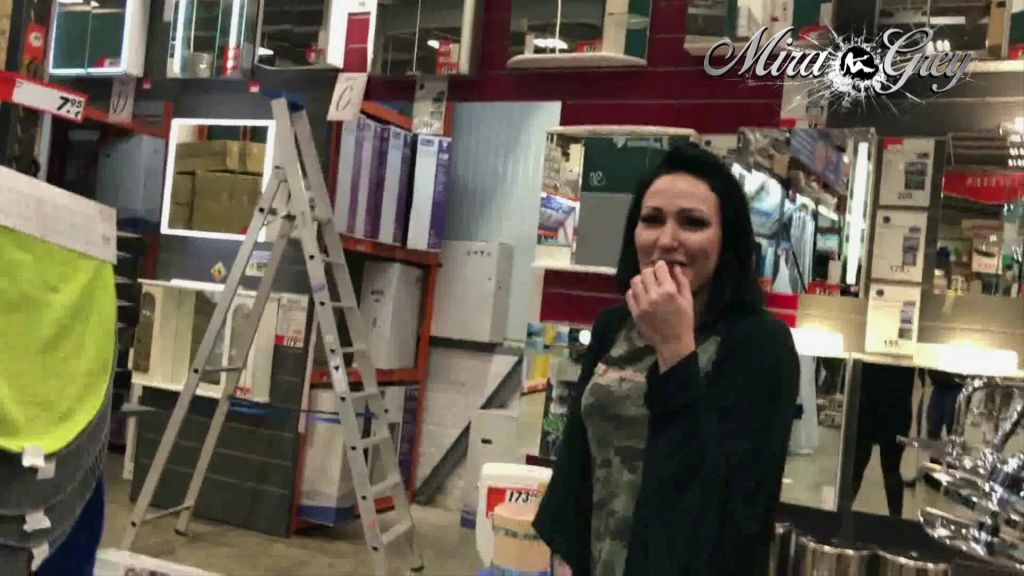 sexy foto nr. 2 von RISIKO - mitten im Baumarkt gepisst !