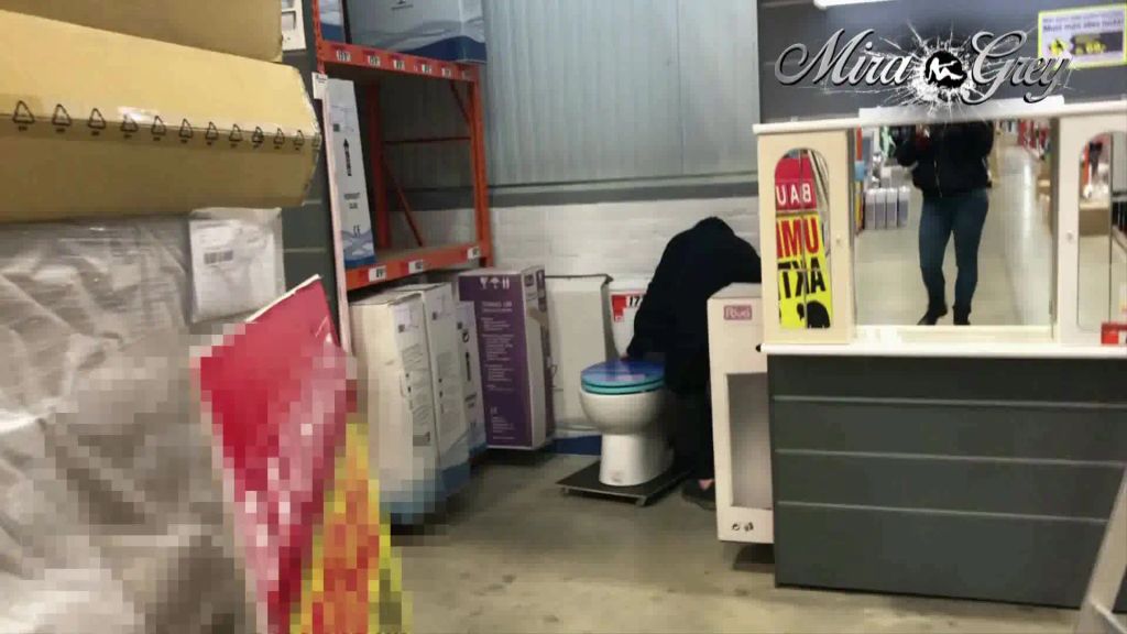 sexy foto nr. 4 von RISIKO - mitten im Baumarkt gepisst !