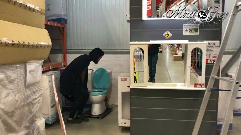 sexy foto nr. 6 von RISIKO - mitten im Baumarkt gepisst !