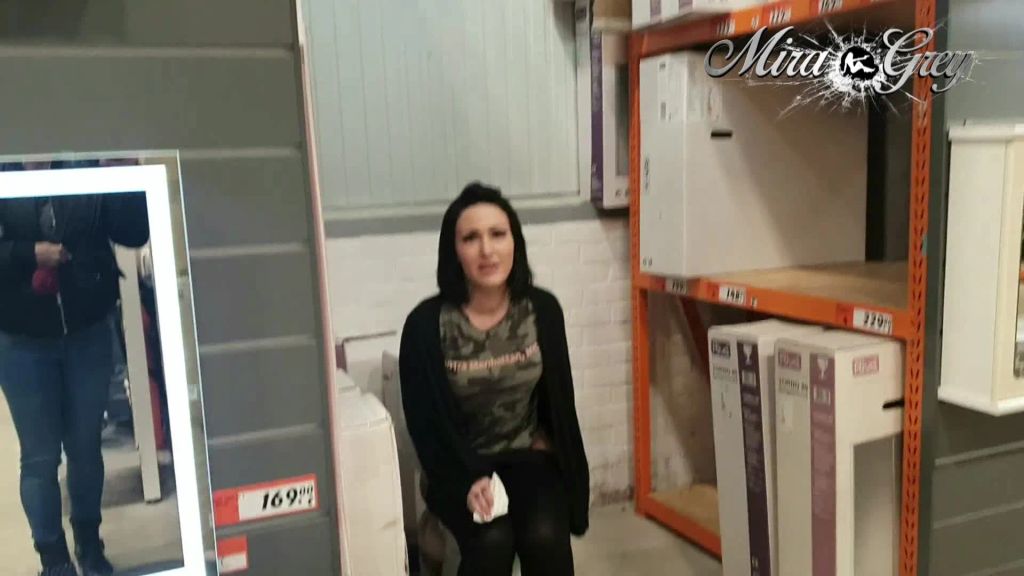 sexy foto nr. 8 von RISIKO - mitten im Baumarkt gepisst !
