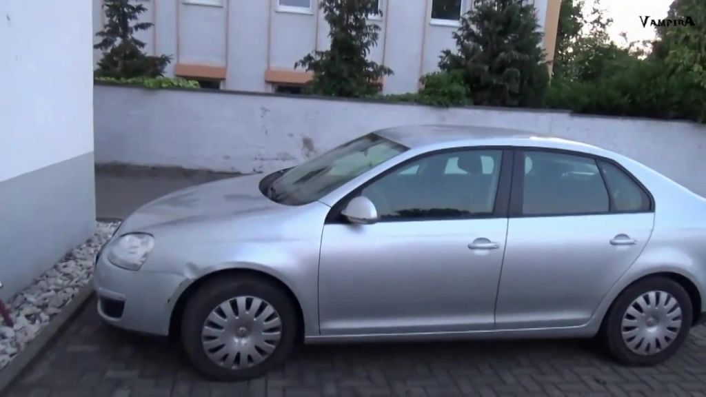 sexy foto nr. 2 von Chef auf's Auto gepisst