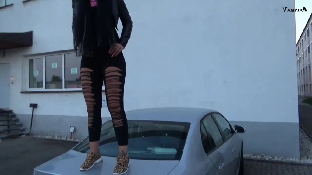 sexy foto nr. 5 von Chef auf's Auto gepisst