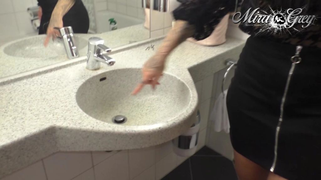 sexy foto nr. 3 von Pissen wie ein Kerl - zu viel gekleckert?