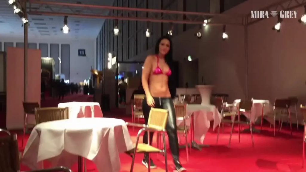 Venus Abenteuer - Pisse und Sperma !