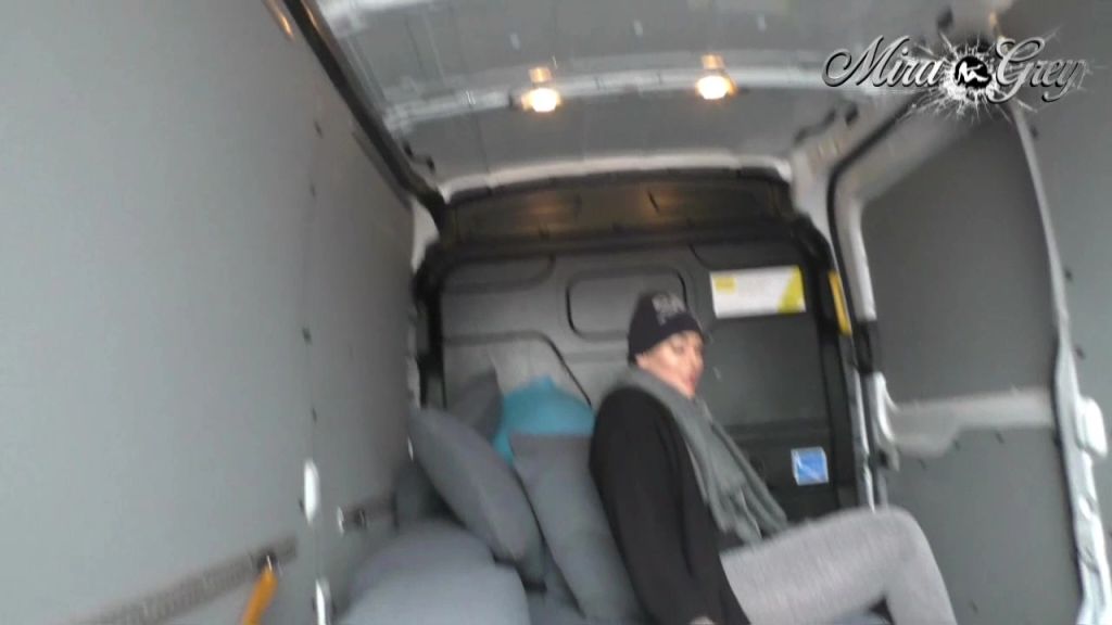 sexy foto nr. 2 von Im Transporter entführt? Der Grusel Fick !