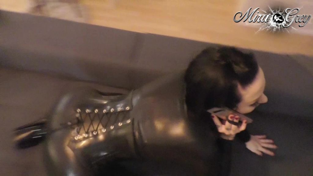sexy foto nr. 3 von Lackstiefel Bitch - Live am Telefon gefickt. XXXL Facial