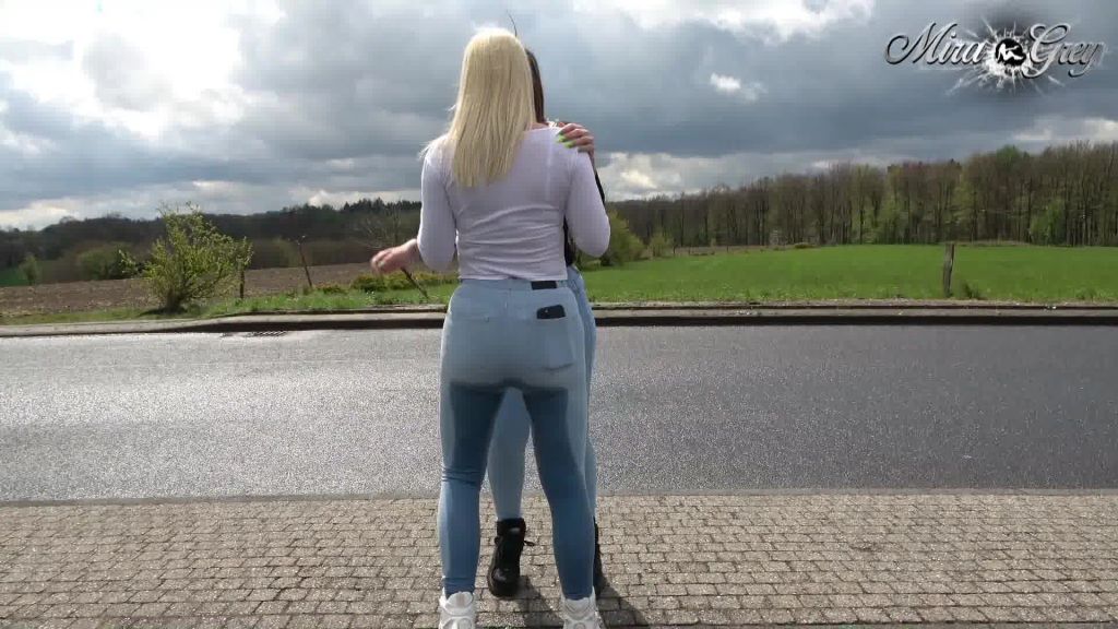 sexy foto nr. 6 von Mega Public eingepisst ! Mira & Lara