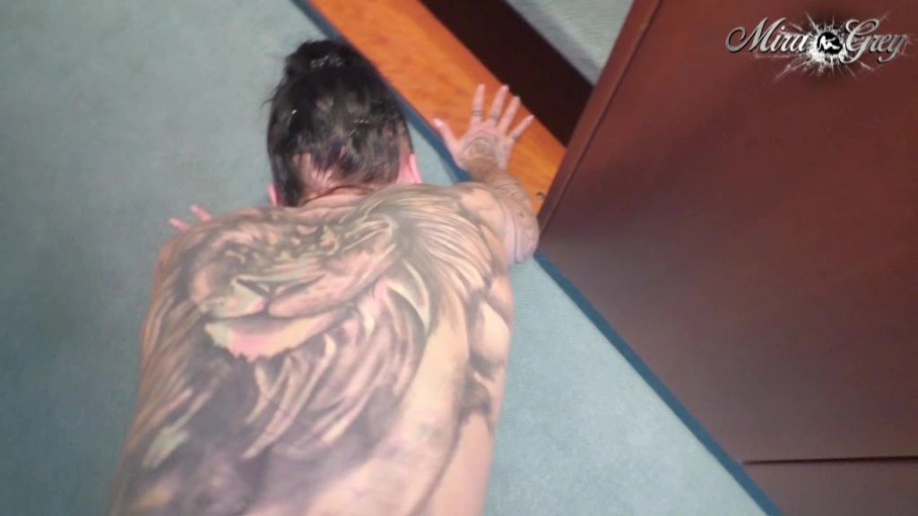 sexy foto nr. 9 von Hilflos ausgeliefert - peinlicher gehts kaum !