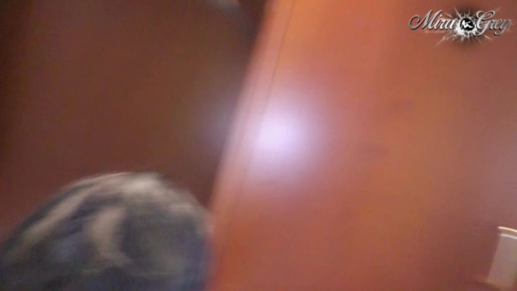 sexy foto nr. 10 von Hilflos ausgeliefert - peinlicher gehts kaum !