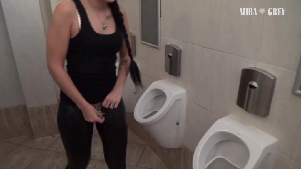 sexy foto nr. 3 von Erwischt? Rotzfrecher Piss !