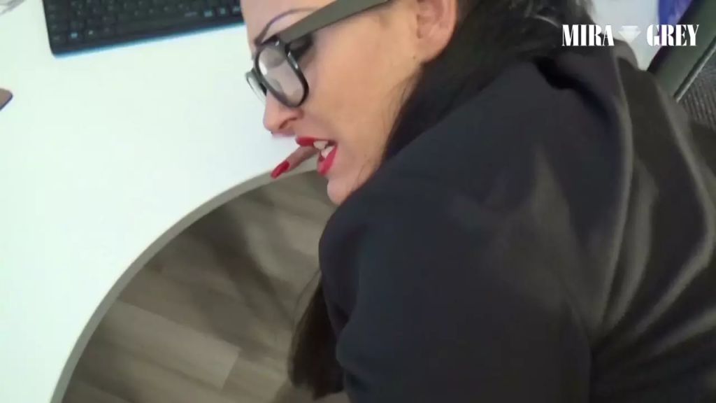 sexy foto nr. 6 von Büro Flittchen bekommt Sperma Fotze - XXL Creampie