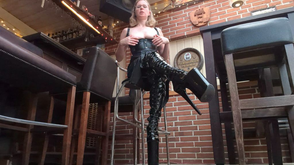 sexy foto nr. 4 von wunschvideo meiner stiefelsissy