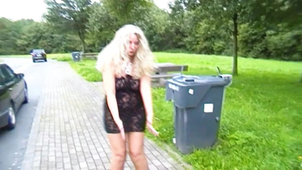 sexy foto nr. 2 von Public Weitpiss-Rekord vor Zuschauern!