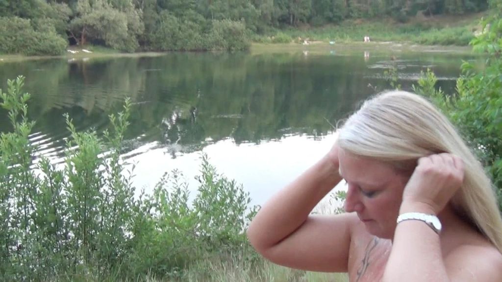 sexy foto nr. 3 von Public Skandal am Wachendorfersee!Öffentlich Pisse schlucken
