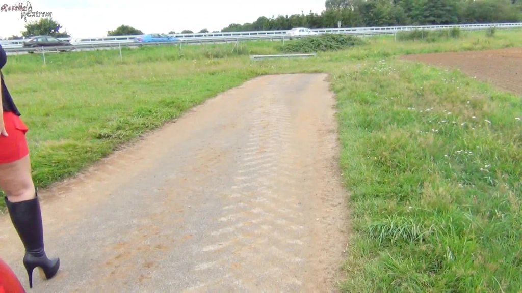 sexy foto nr. 1 von Heißer Public-Piss an der Autobahn!