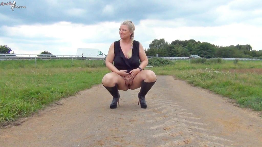 sexy foto nr. 4 von Heißer Public-Piss an der Autobahn!
