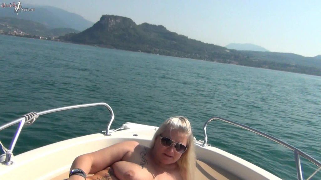sexy foto nr. 8 von Eine Seefahrt die ist Lustig!Public Piss auf einem Boot!