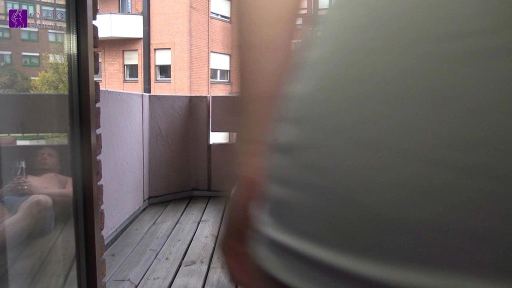 sexy foto nr. 3 von 2 Extreme Goldenshower, für schlafenden Kerl, auf dem Balkon