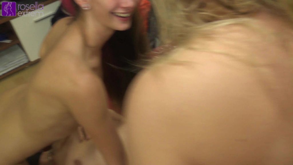 sexy foto nr. 2 von Double Penetration! Girl im Sandwich gefickt!
