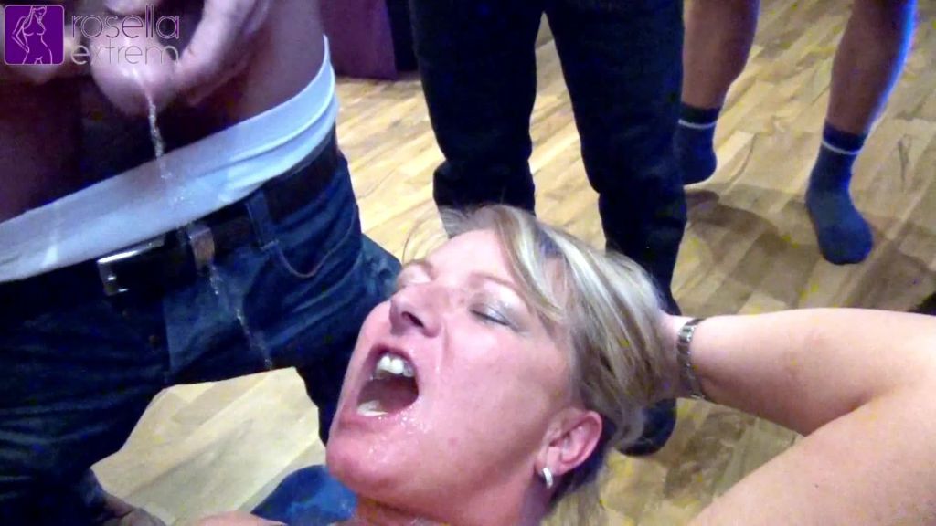 sexy foto nr. 3 von Extreme Public Pisse und Bukkake Orgie! Teil 1