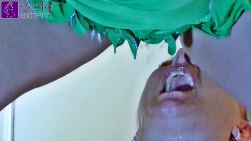 sexy foto nr. 5 von Best of: Meine Extremsten Lesbo-Pisse-Sauereien 2018! Teil 3