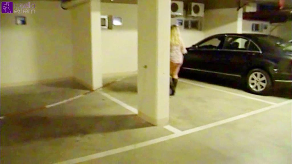 sexy foto nr. 8 von 4 mal Extrem Public pissen! Public Piss Compilation!