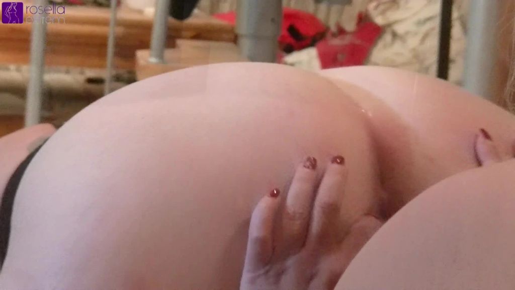 sexy foto nr. 10 von 2 Großbusige Milfs ficken sich mit einem StrapOn! Teil 3