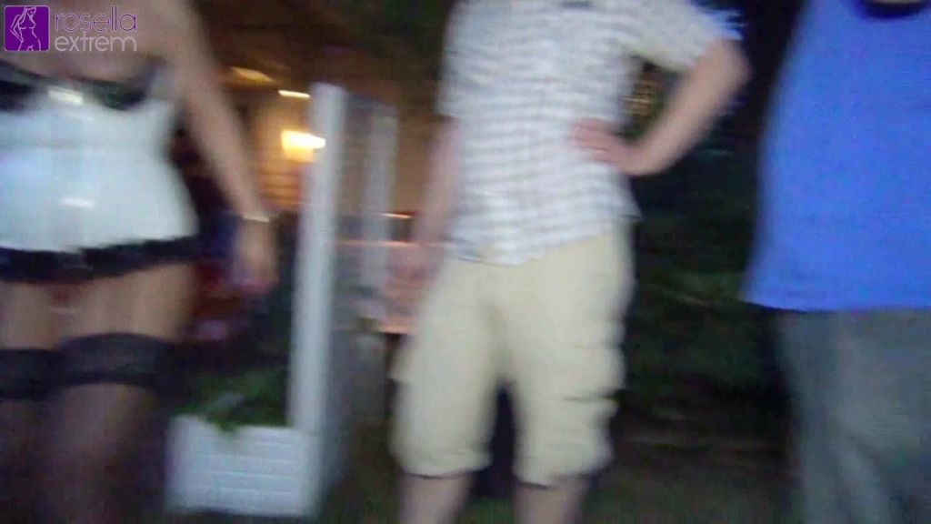 sexy foto nr. 1 von Als Schluckschlampe von Pisse/Sperma auf einer Gartenparty!
