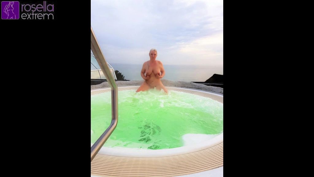 sexy foto nr. 5 von 2 mal Public Abpissen in der Therme,mit geilem Pisse-Aufguß!