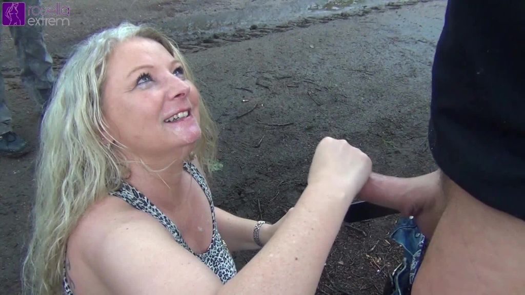 sexy foto nr. 1 von Public und Outdoor! Extrem Pisse geschluckt vor Zuschauern