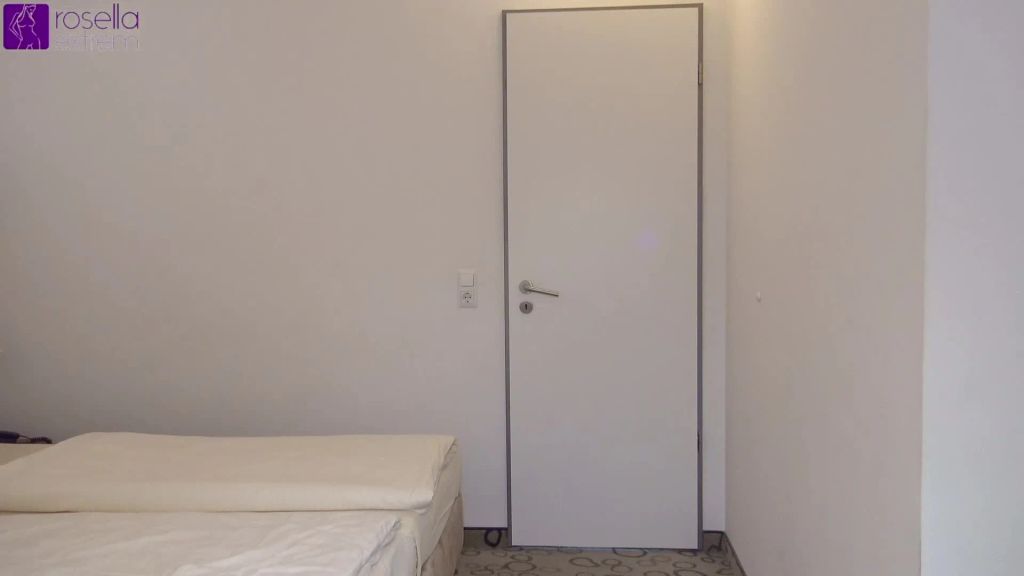 sexy foto nr. 1 von Nachmieter fickte mich bei der Wohnungsbesichtigung! Teil 1