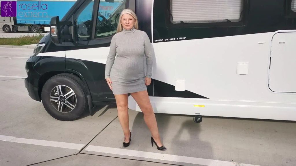 sexy foto nr. 8 von Public Outdoor Piss an der Autobahn!