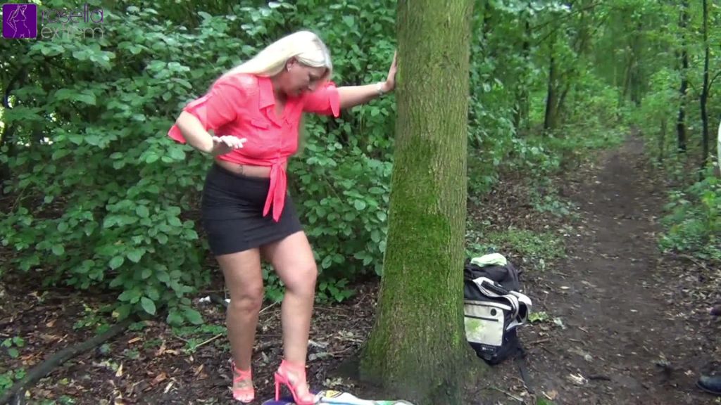 sexy foto nr. 3 von Beim Wildpinkeln beobachtet worden und dann vollgepisst!