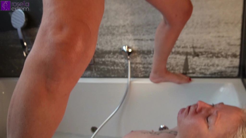 sexy foto nr. 3 von Tina pisste mir, in der Sauna, in mein Mäulchen!